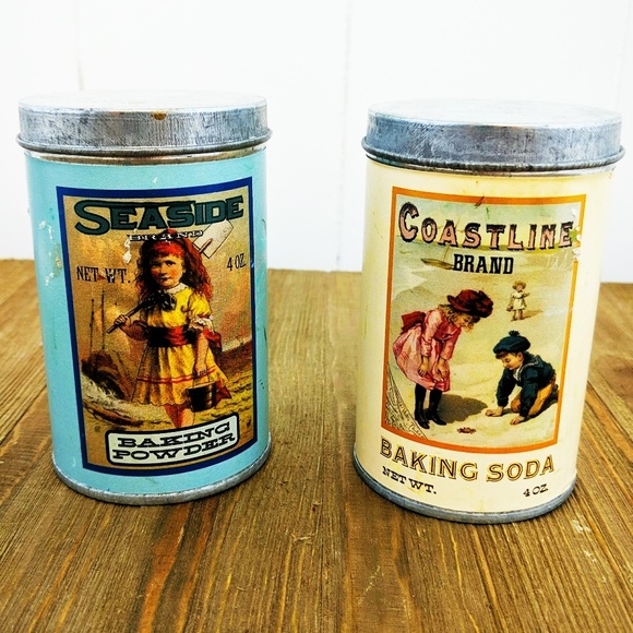 Vintage Style Seaside Baking Tins Decor - Picture 1 of 8